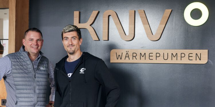 KNV-Geschäftsführer Peter Leitner und Tennisprofi Sebastian Ortner - Foto: KNV