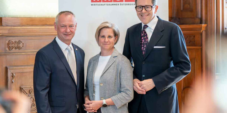 (v.l.) Manfred Denk, Renate Scheichelbauer-Schuster, Harald Mahrer; Foto: Zsolt Marton